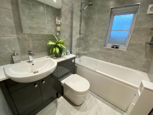 modern-bathroom-suite
